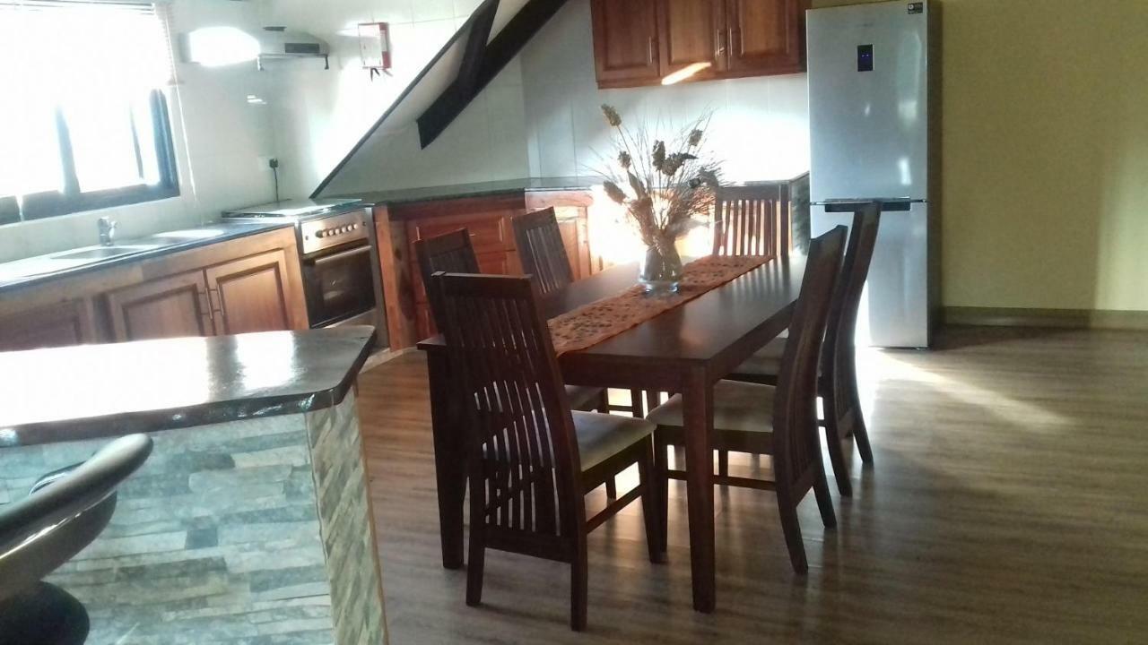 Appartement Shay Lyah Self Catering à Victoria Extérieur photo