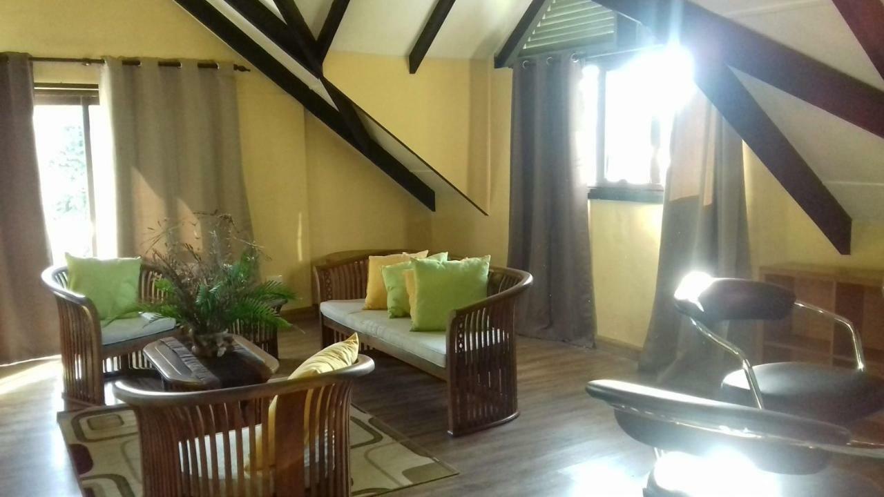 Appartement Shay Lyah Self Catering à Victoria Extérieur photo