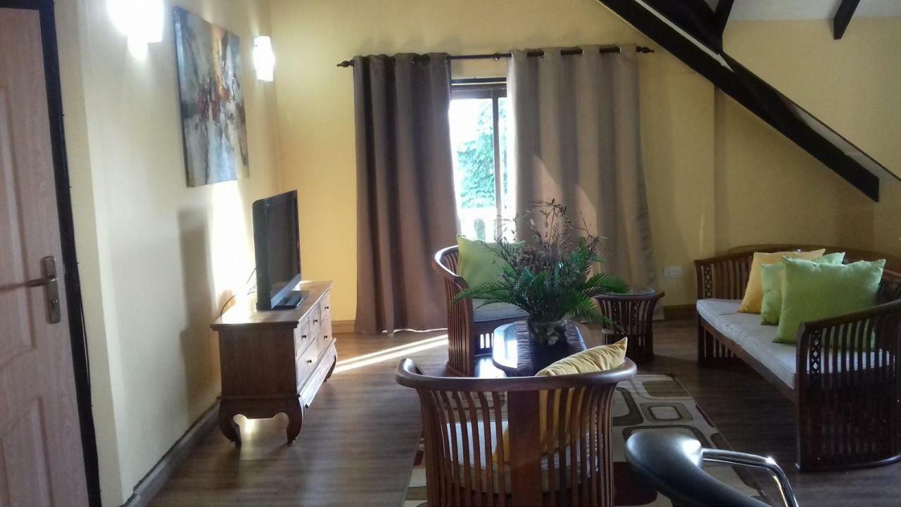 Appartement Shay Lyah Self Catering à Victoria Extérieur photo
